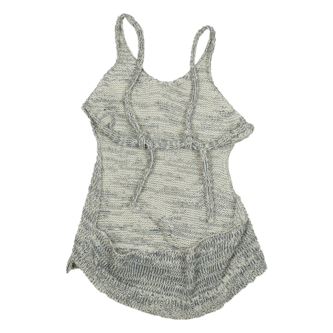 Apron vest with a pocket